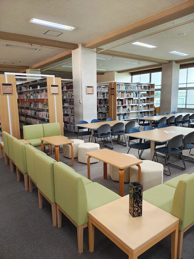 修文学院高校 図書館